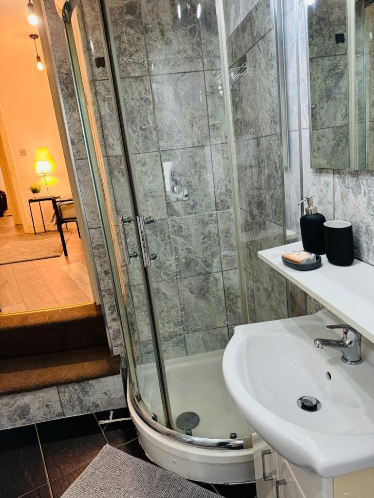 Willesden J Guest Home 4 Лондон Экстерьер фото